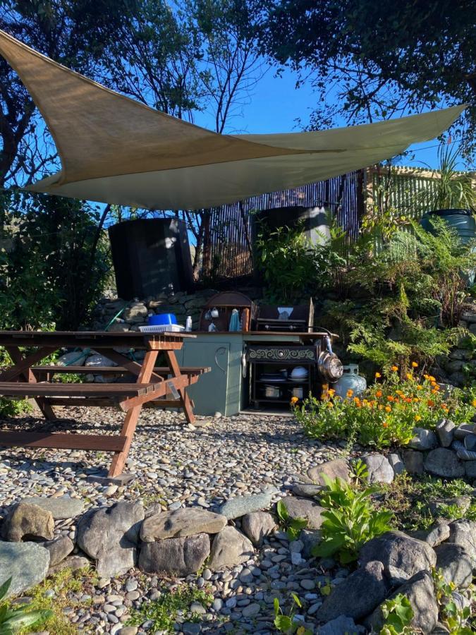 Готель Omarama Oasis - Permaculture Glamping Pohara Екстер'єр фото