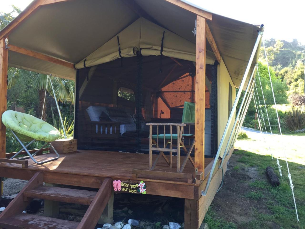 Готель Omarama Oasis - Permaculture Glamping Pohara Екстер'єр фото