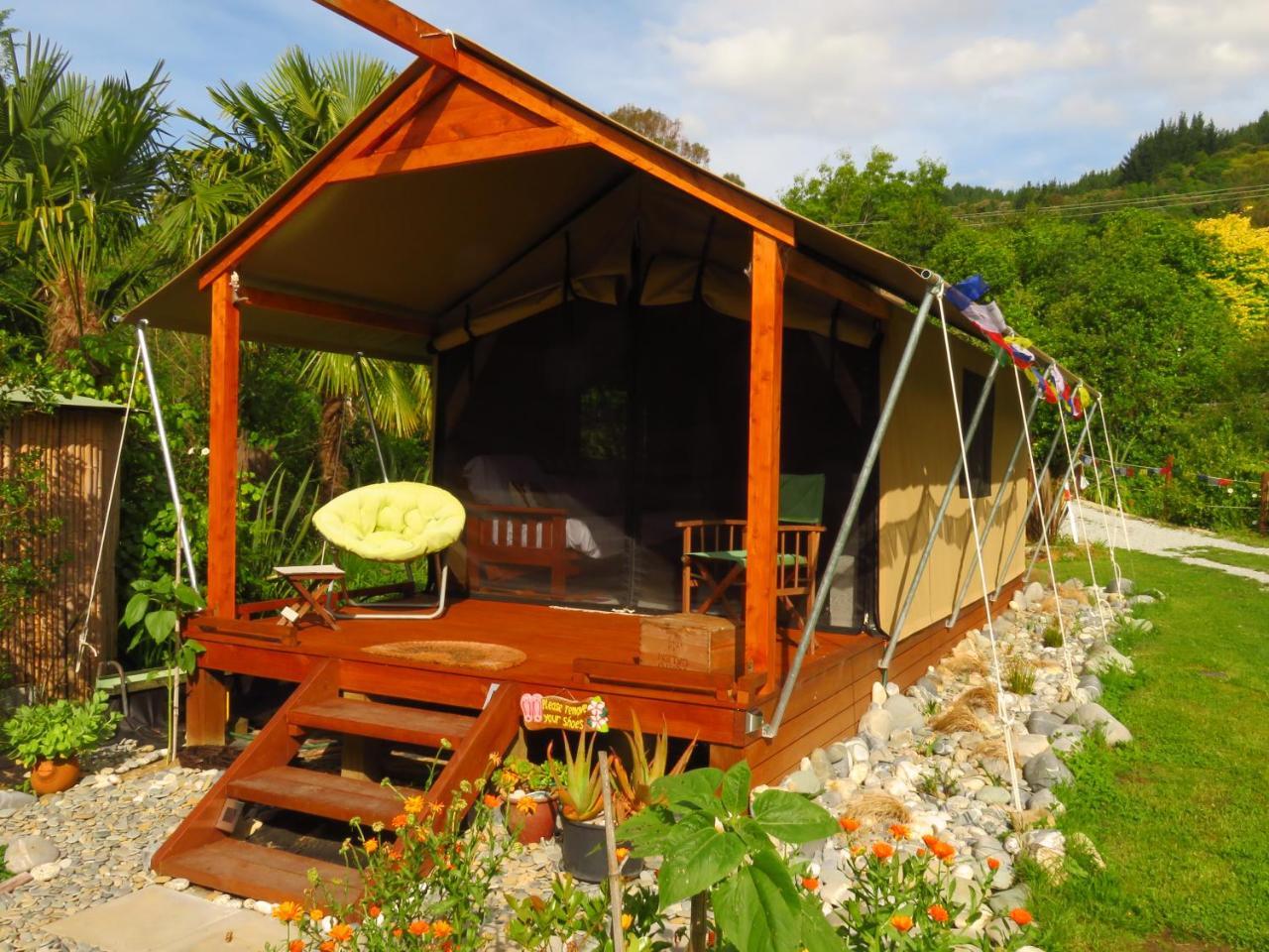 Готель Omarama Oasis - Permaculture Glamping Pohara Екстер'єр фото