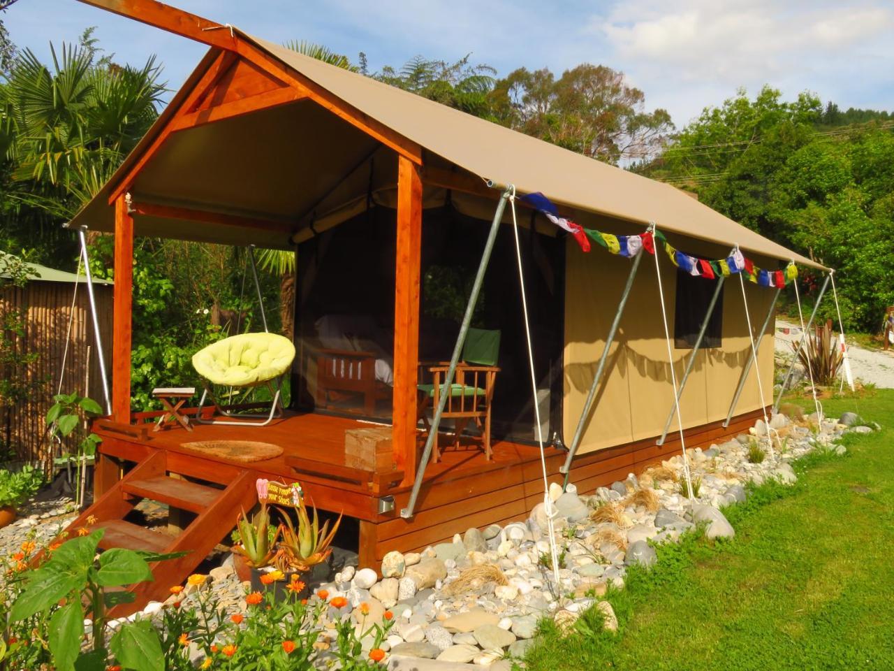 Готель Omarama Oasis - Permaculture Glamping Pohara Екстер'єр фото