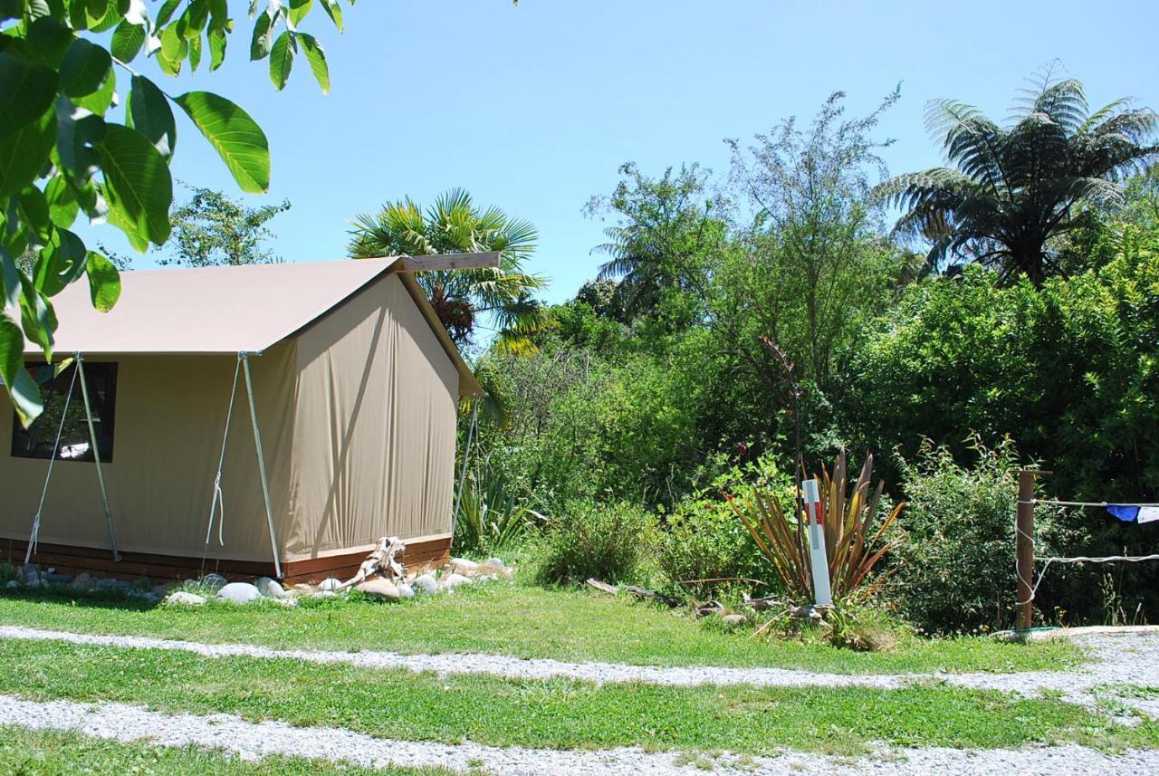 Готель Omarama Oasis - Permaculture Glamping Pohara Екстер'єр фото